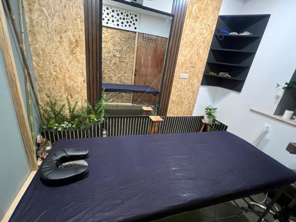 خدمات ماساژ کلینیک فیزیوتراپی آرام در شیراز